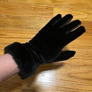 Cejon Thinsulate Warm Black Velvet Gloves With Fur NWOT